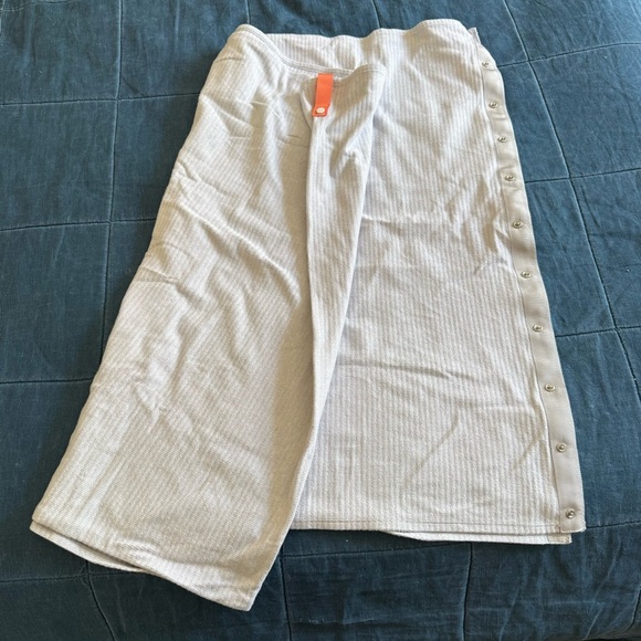 Lululemon Vinyasa Scarf Gray Striped OS Rulu Fabric Multi Wear - Picture 2 of 7